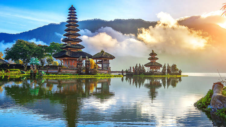 Kinh nghiệm du lịch Indonesia tự túc- Ghé thăm “ Người khổng lồ đang ngủ”